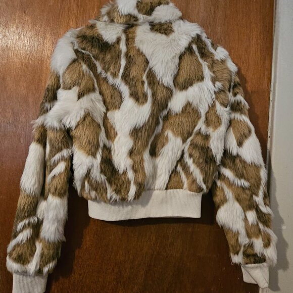 NWT Medium I Love H81 Faux Rabbit Patchwork Zipper Rib Knit Lottie Yellowjackets - Picture 4 of 13